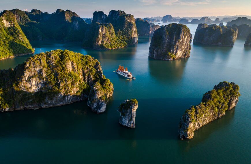 Ha Long Bay in March: Weather, Cruise&hellip;